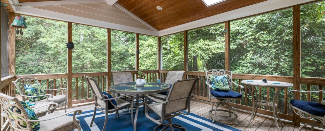 Exploring the Best Restaurants Listed on Battista’s Hole in the Wall